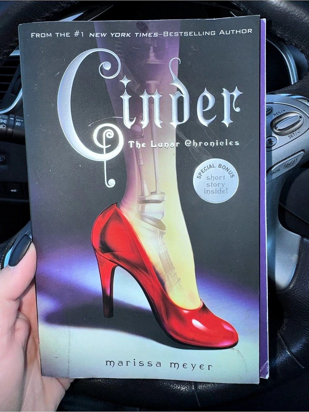 Cinder The Lunar Chronicles by Marissa Meyer
